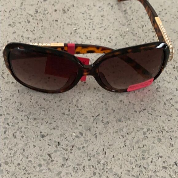 Betsey Johnson sunglasses tortoise & rhinestone - Picture 3 of 5